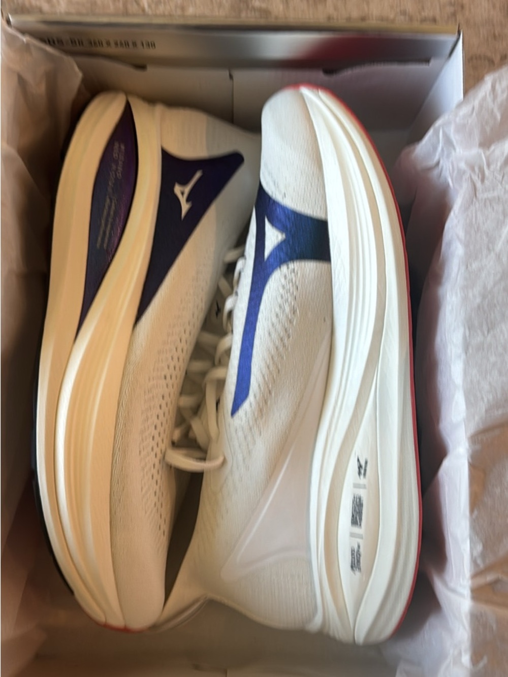 Mizuno Men’s White Running Shoes with Blue Accents